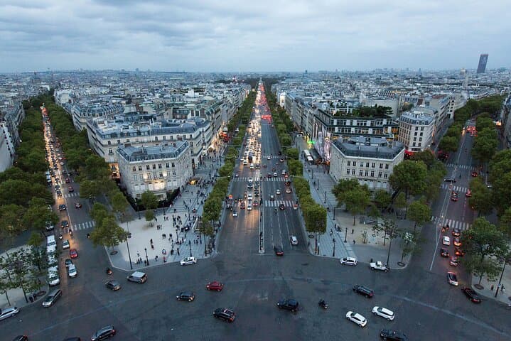Private Chauffeur for Transfer from Paris to Bayeux or Caen