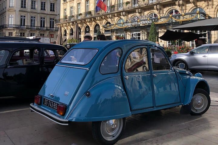 Private tour of Bordeaux Unesco in Citroën 2cv