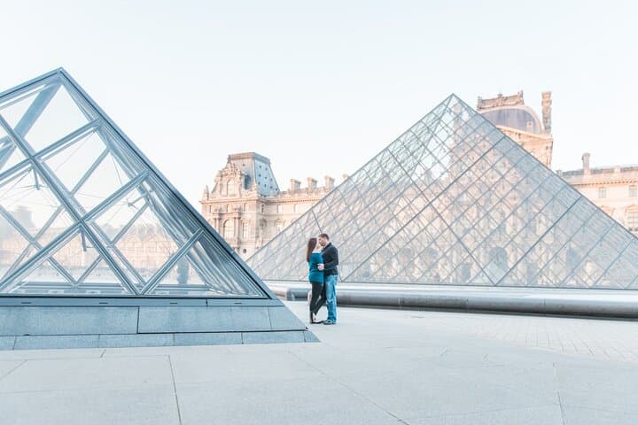 Paris Photoshoot by Professional photographer with CDG Transfers