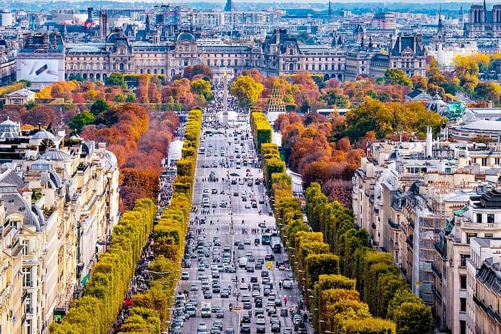 Private Audio Guided Walking Tour in Paris