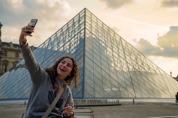 Worktown Games: Private Self-Guided Walking Tours in Paris