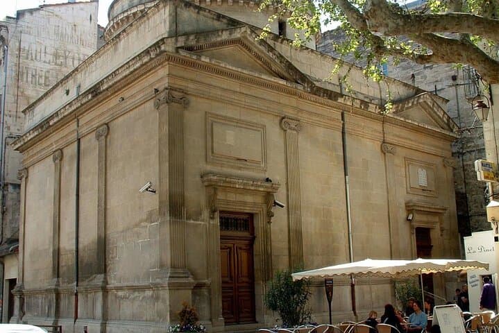 Avignon Self-Guided City Walking Tour & Scavenger Hunt