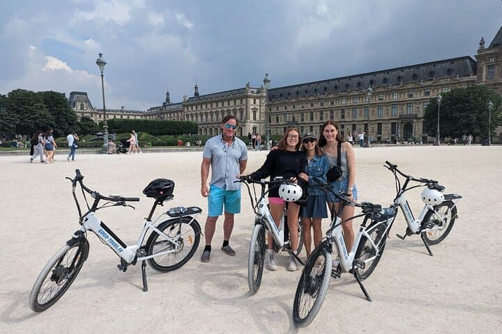 Private 2.5-Hour Paris E-Bike Highlights Tour