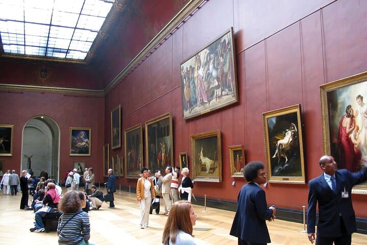 Private Paris Tour: Louvre, Museum of Illusions and Seine Cruise
