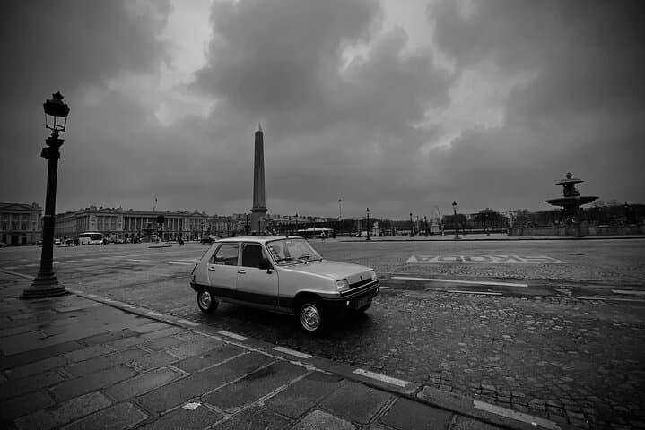 Paris Vintage Private Night Tour in a 1980 Renault 5