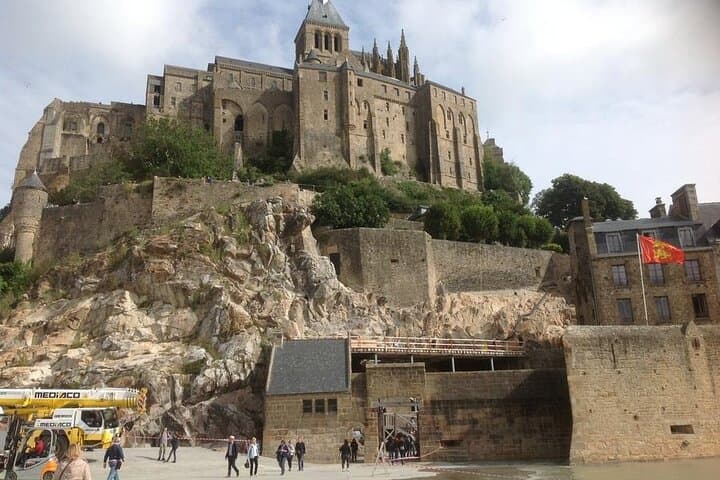 Individual round transfer to Mont Saint Michelle from Le Havre