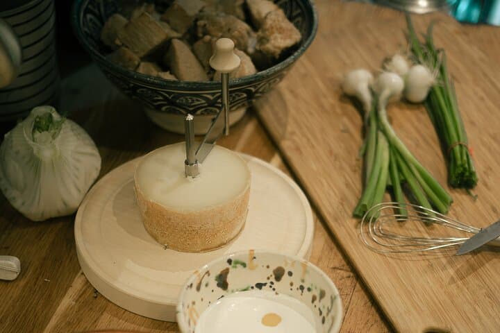 A Tasty 4-course Parisian Dinner in Montmartre