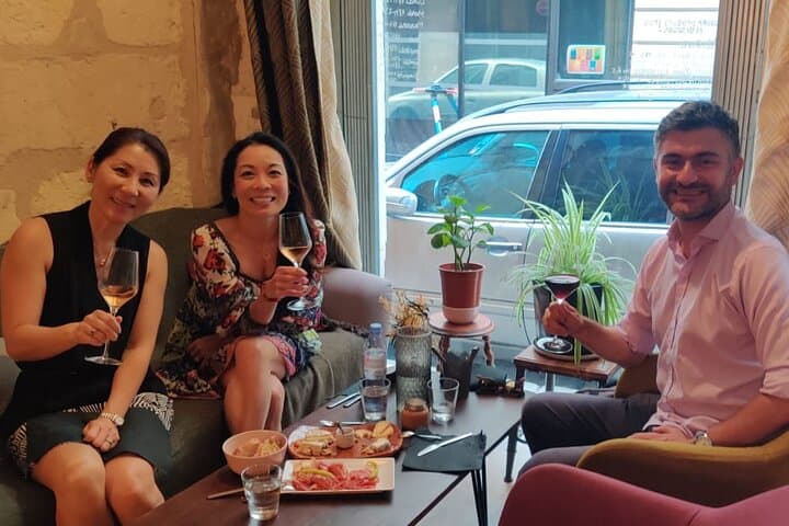 Bordeaux Night Walk Ending with Delicious wine & cheese Tasting