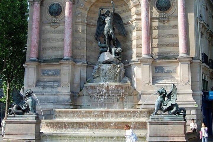 Private Tour with Tickets to the Louvre Museum & Crepes