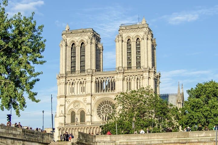 Private Paris City Tour and shopping in La Vallée Village