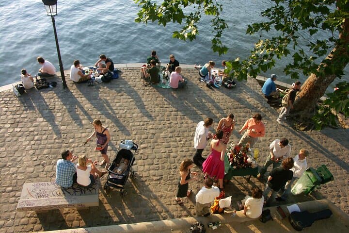 French Wine and Wine Bars in Paris Self-Guided Tour Booklet