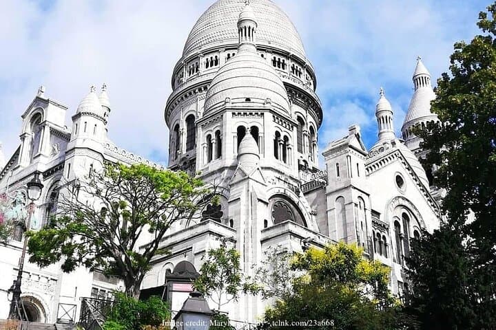 Explore Bohemian Montmartre: Private Half-Day Walking Tour