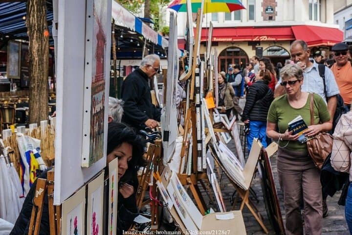 Explore Bohemian Montmartre: Private Half-Day Walking Tour