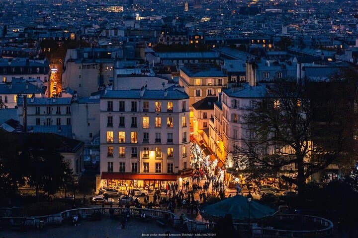 Montmartre at Night: Private Evening Walking Tour