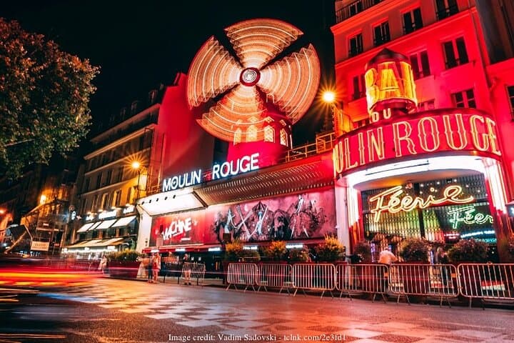 Montmartre at Night: Private Evening Walking Tour