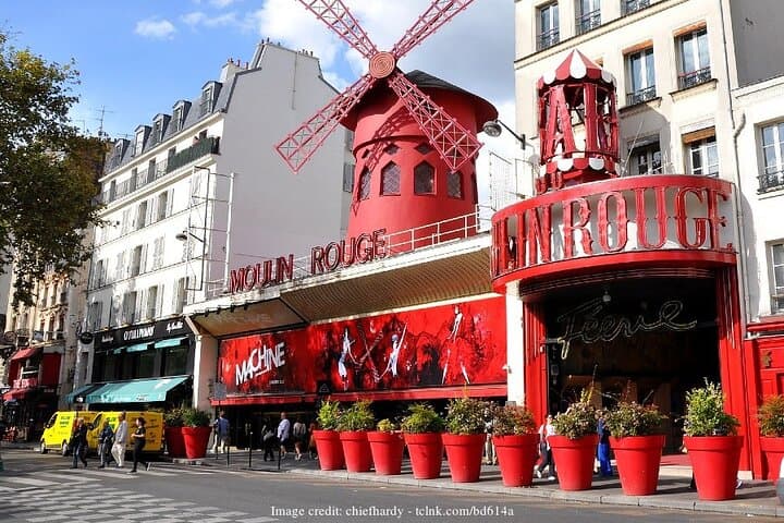 Montmartre at Night: Private Evening Walking Tour