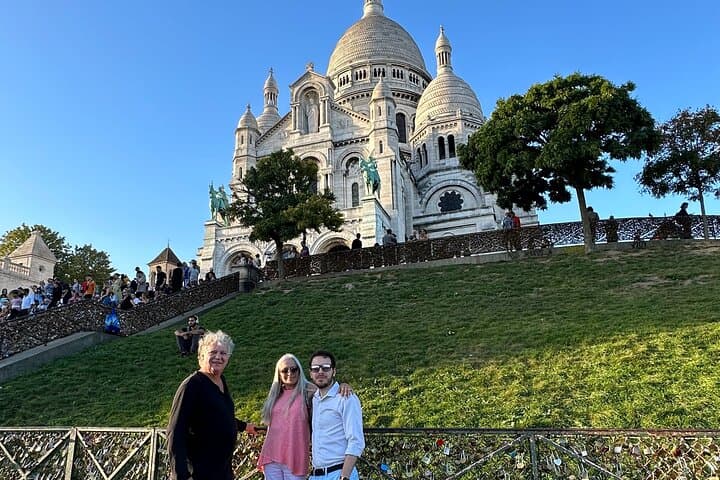 3 Hours Private Walking Tour of Montmartre and Paris