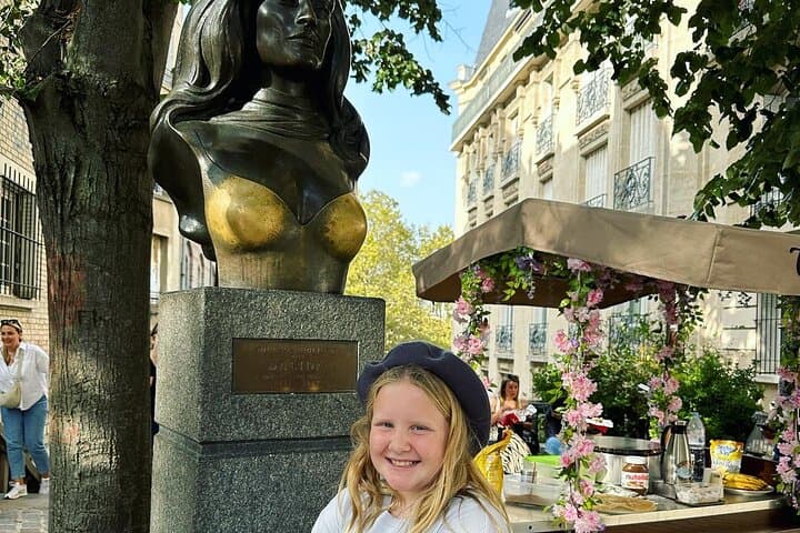 3 Hours Private Walking Tour of Montmartre and Paris