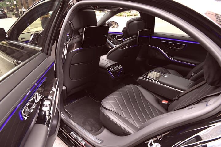 Arrival Transfer: Paris Airport CDG to Paris City by Luxury Car