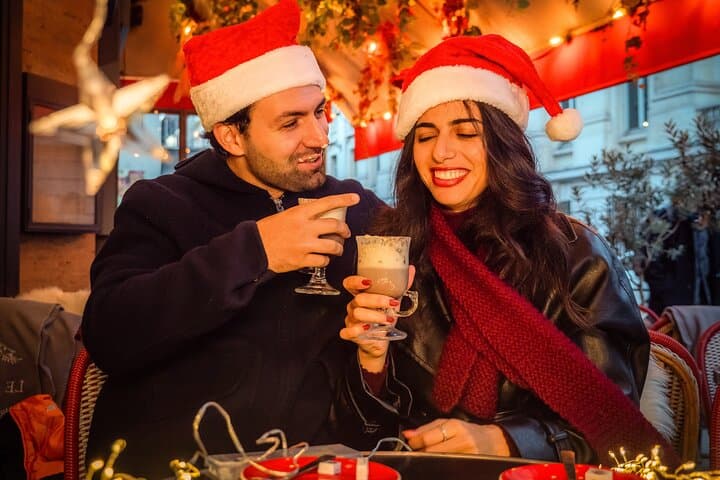 Paris: Private Christmas Photoshoot with Props