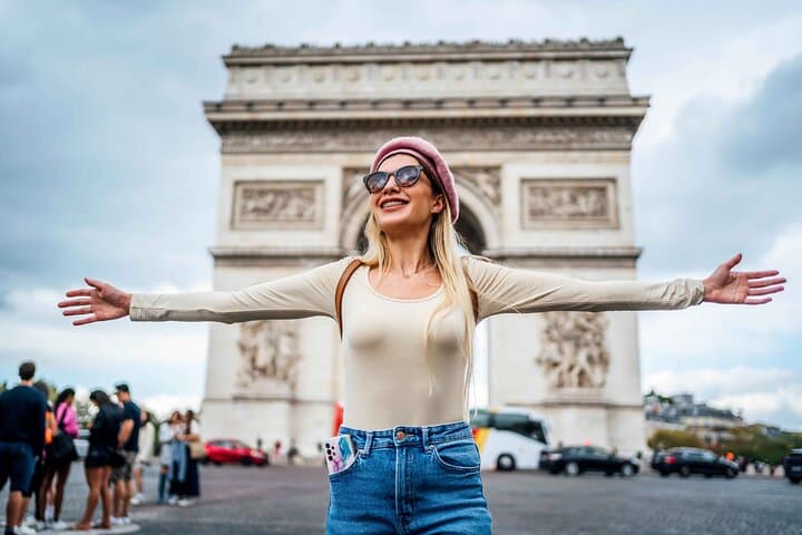 Exclusive Paris Photoshoot: Eiffel Tower & Arc de Triomphe