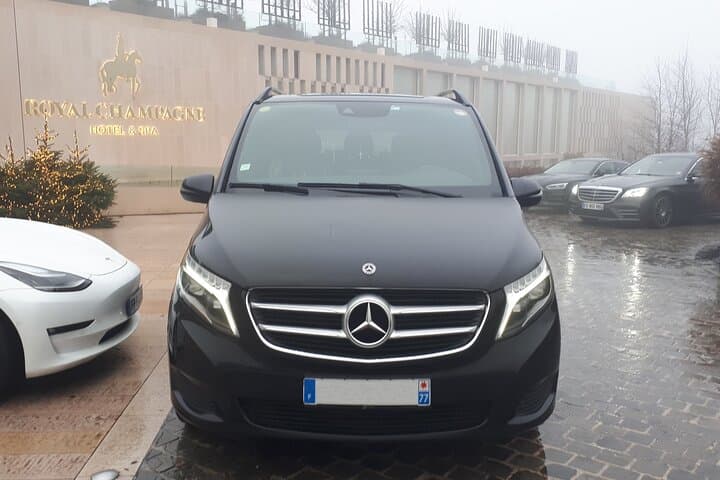 Private Transfer from Versailles to CDG / ORY airport or Paris