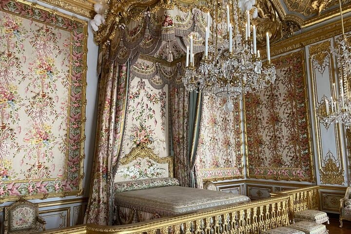 Skip-the-line: Versailles Palace and Gardens Walking Tour