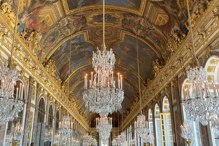 Skip-the-line: Versailles Palace and Gardens Walking Tour