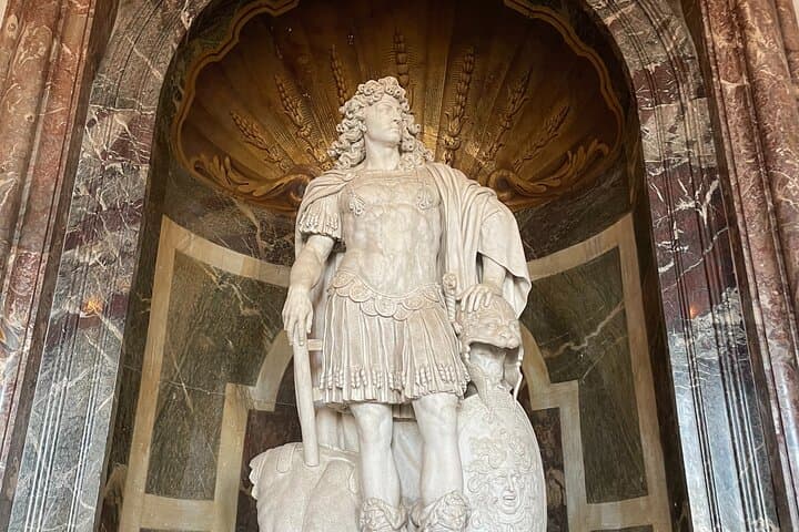 Skip-the-line: Versailles Palace and Gardens Walking Tour