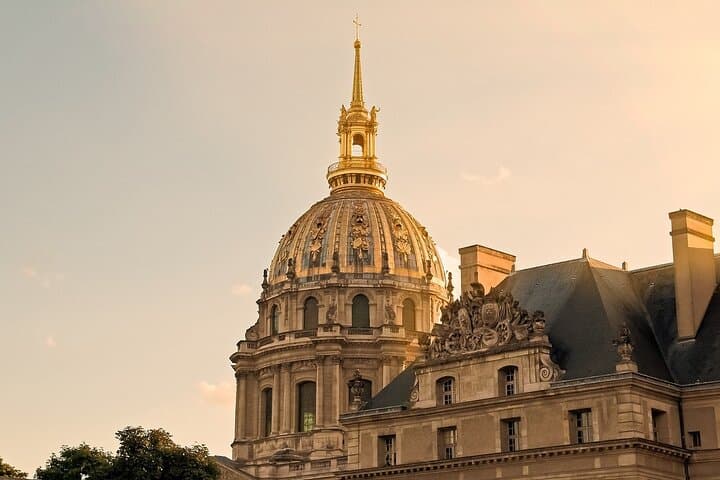 Private 4-hour City tour of Paris with Driver and Local Guide