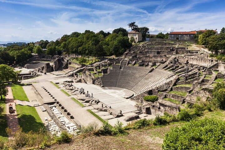 4 hours Lyon private tour with Hotel Pick up and Drop