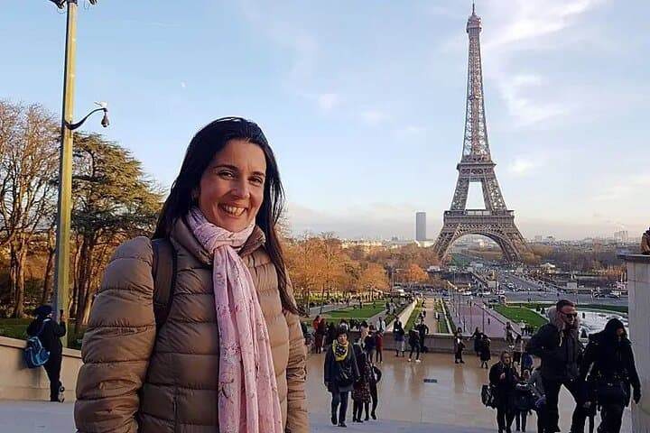 4 Hour Shared Walking Tour in Paris with Local Guide + Ebook