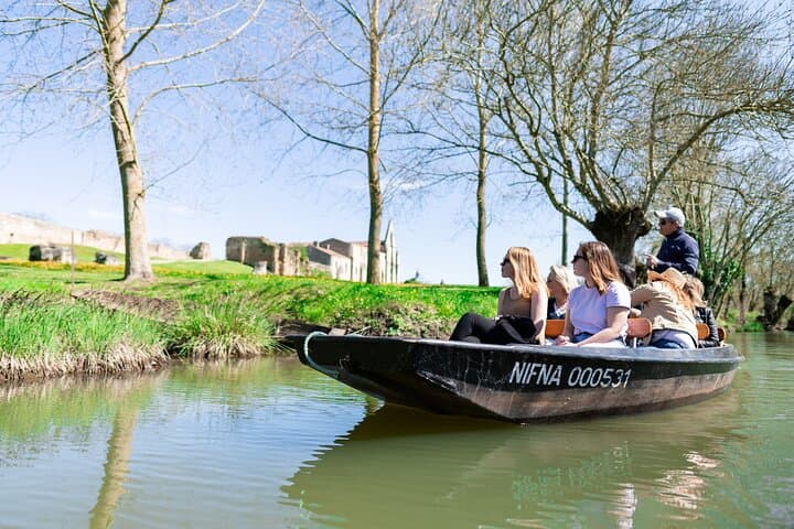 Original Bike Tour - discovery of Green Venice in a traditional boat