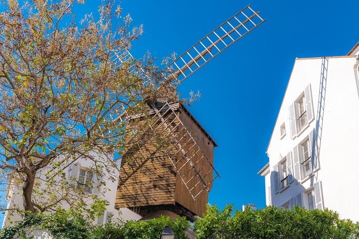 Private Scavenger Hunt in Montmartre