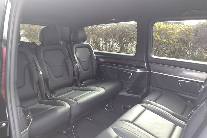 Private Arrival Transfer: Marseille Provence International Airport to Marseille by Luxury Limousine