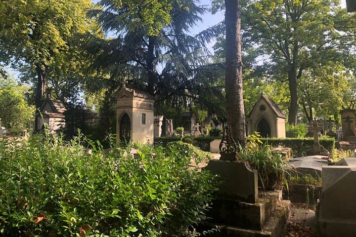 Nature blending harmoniously with honouring the dead at Père Lachaise Cemetery