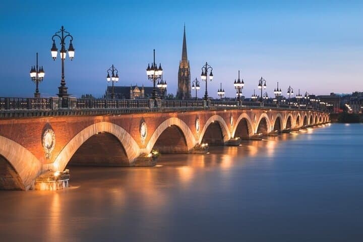 Bordeaux : Private Highlights Bike Tour With A Guide