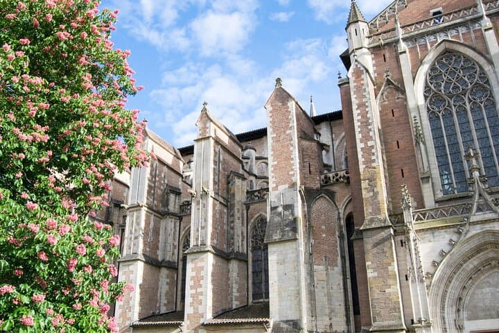 Toulouse Scavenger Hunt & Highlights Self-Guided Walking Tour