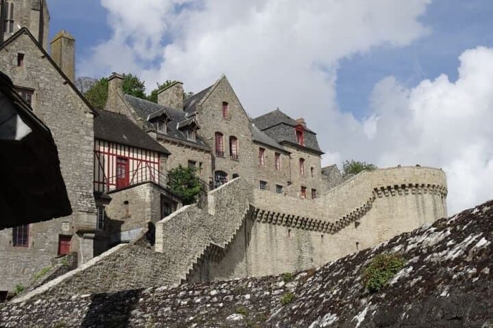 Mont-St-Michel: Shared Tour (10 max) "Abbey Ticket Included"
