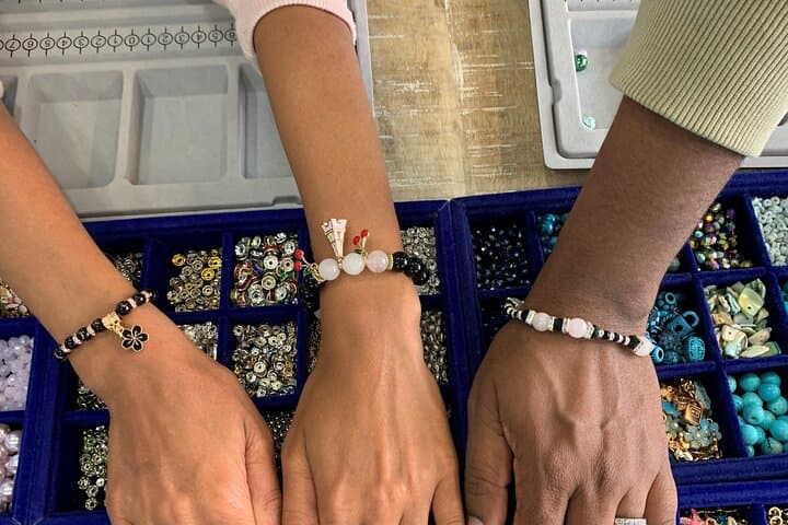 Manufacturing of Customizable Bracelets in Paris