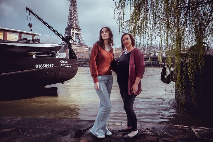 Paris: Private Photoshoot Tour near 2 Landmarks of Your Choice