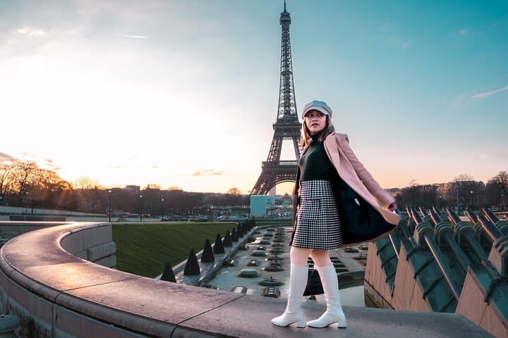 Paris: Private Photoshoot Tour near 2 Landmarks of Your Choice
