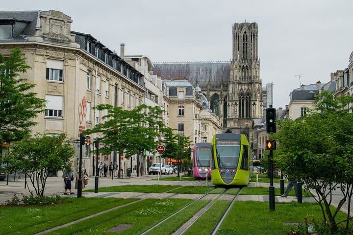 Private day trip: Paris to Reims & back, English speaking driver