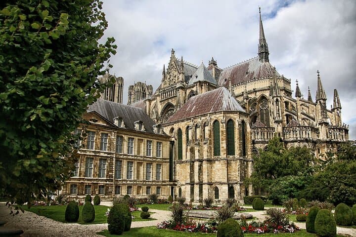 Private day trip: Paris to Reims & back, English speaking driver