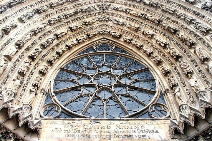 Private day trip: Paris to Reims & back, English speaking driver