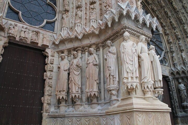 Private day trip: Paris to Reims & back, English speaking driver