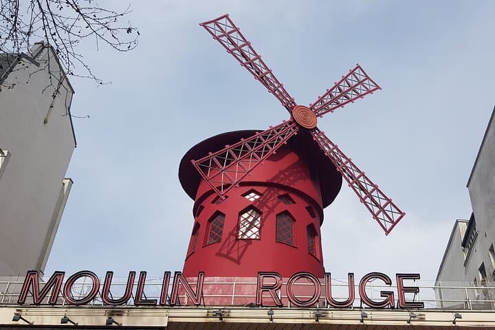 Montmartre Sacré Coeur and Moulin Rouge best shops and cafés