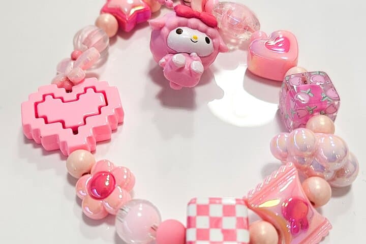 Manufacturing of Personalized Phone Clips or Bags in Paris
