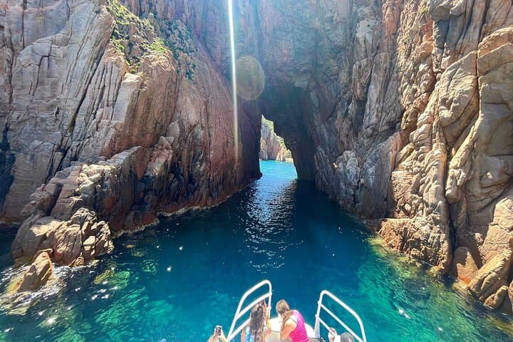 Towards the Arch of Capo Rosso