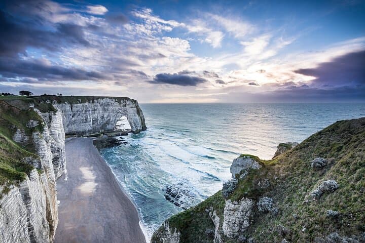 State and Honor Coastal Escape from Le Havre